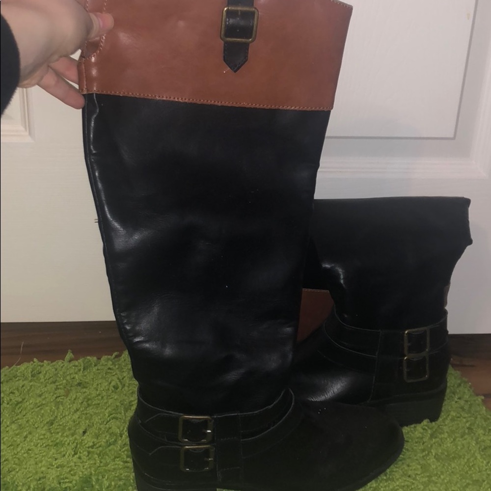 Never worn, brand new. Gorgeous boots!
